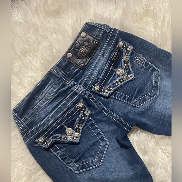 Miss Me jeans. Size: 24. Inseam: tag says 34" tape measure says 33” (see pic) - Picture 10 of 13